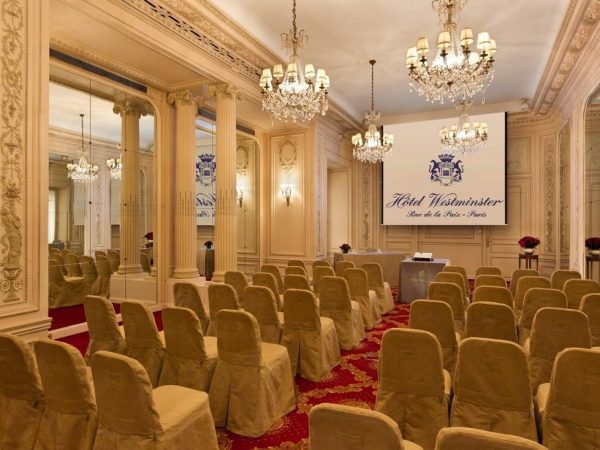 seminairs-et-banquets-meeting-room-12-standard